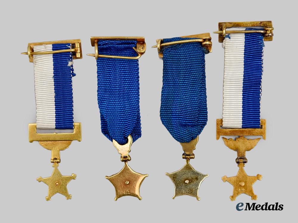 chile,_republic._a_lot_of_two_miniature_badges_of_honour_and_two_miniature_orders_of_military_merit___m_n_c1060