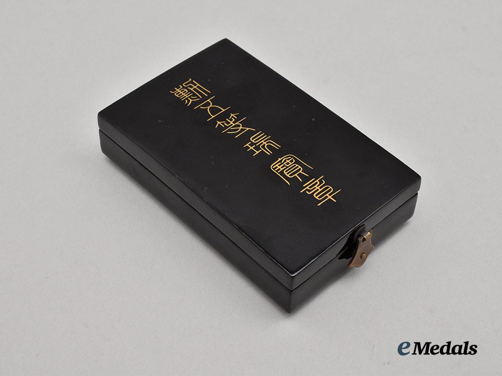 japan,_empire._an_order_of_the_sacred_treasure,_v_class_in_case___m_n_c1111
