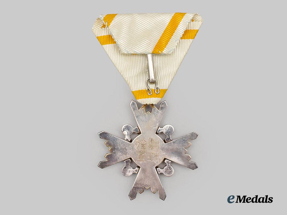 japan,_empire._an_order_of_the_sacred_treasure,_v_class_in_case___m_n_c1117