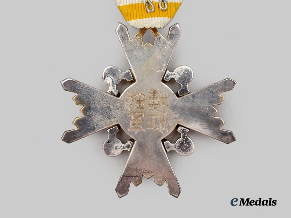 japan,_empire._an_order_of_the_sacred_treasure,_v_class_in_case___m_n_c1118