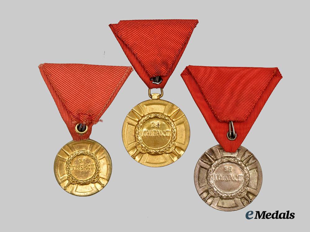 serbia,_kingdom._three_bravery_medals“_milos_obilic”_gold_and_silver_grades___m_n_c1122