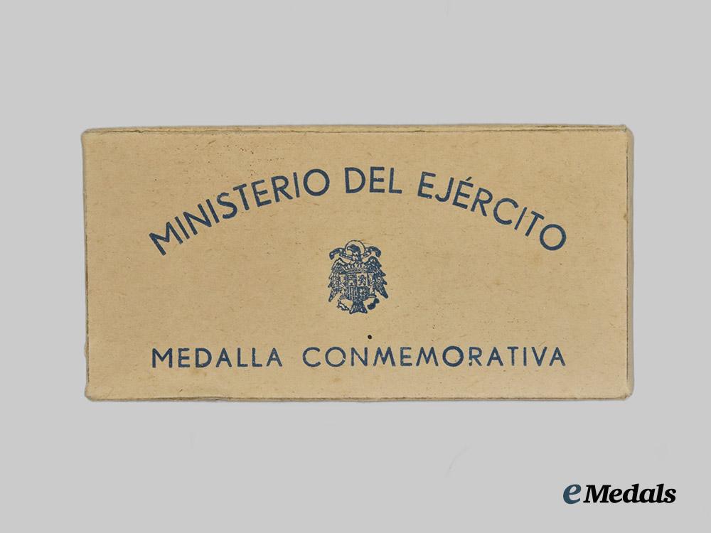spain,_nationalist_state._a_mint_and_unissued_boxed“_blue_division”_medal_for_the_campaign_in_russia,_c.1943___m_n_c1202