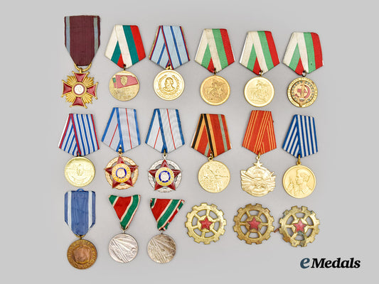 bulgaria,_poland,_romania,_soviet_union,_yugoslavia._lot_of_eighteen_socialist_medals_and_badges___m_n_c1210