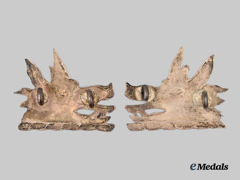 canada,_commonwealth._a_silver_lorne_rifles(_scottish)_officer's_collar_badge_pair___m_n_c1312