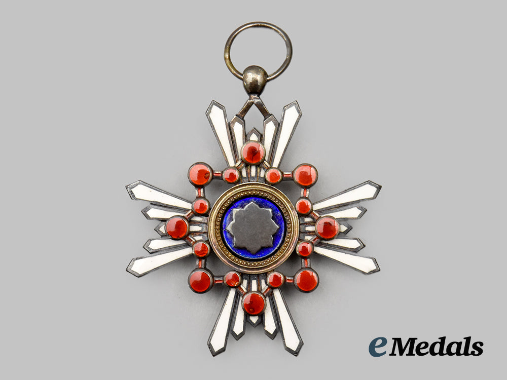 japan,_empire._an_order_of_the_sacred_treasure,_i_v_class_with_case_for_ladies___m_n_c1417