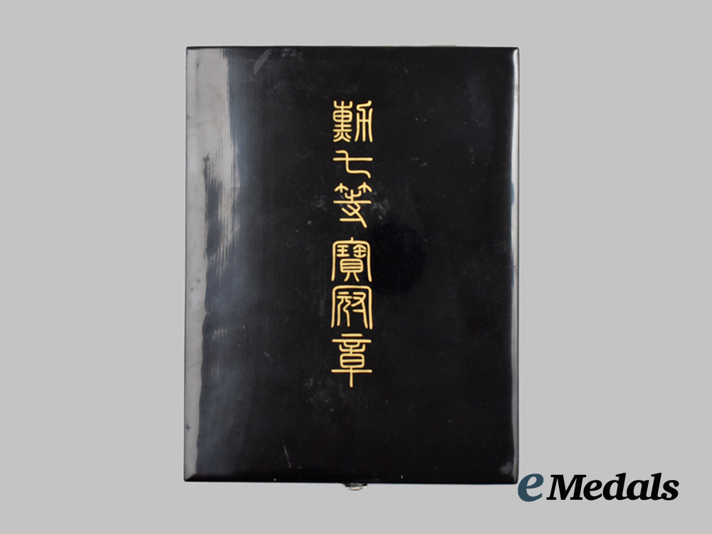 japan,_empire._an_order_of_the_sacred_crown,_v_i_i_class_in_case___m_n_c1425