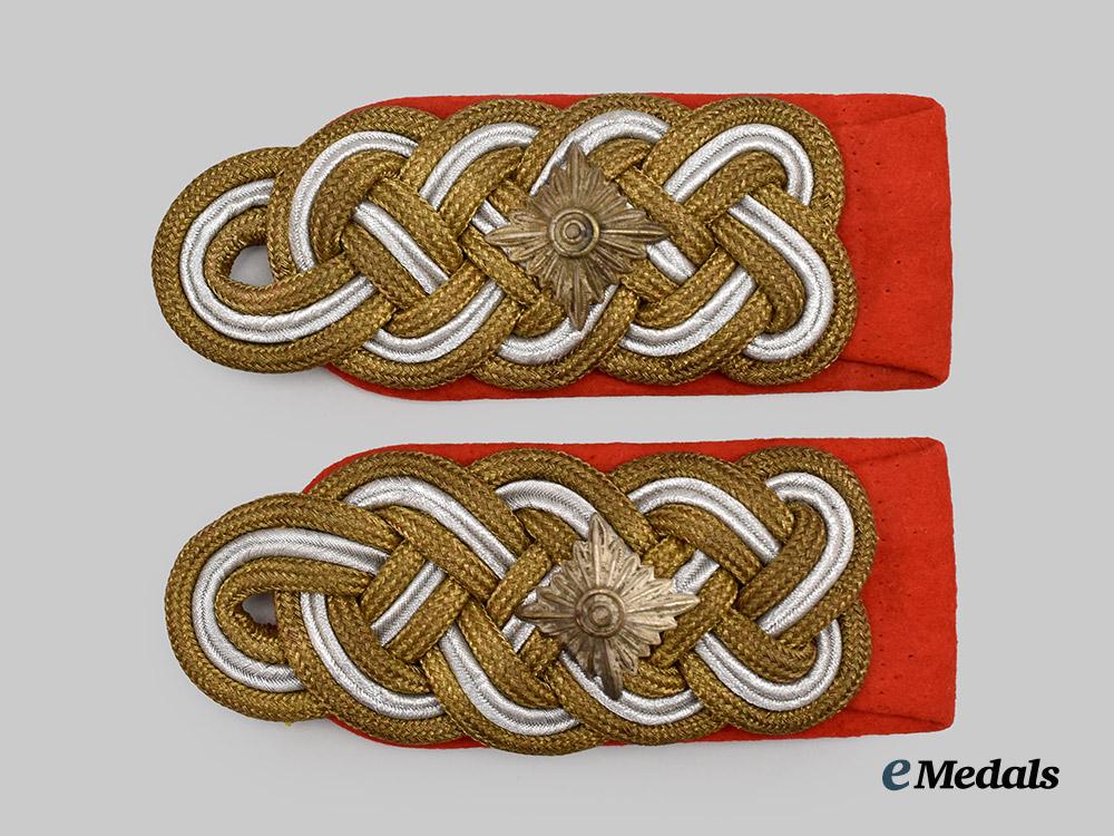 germany,_heer._a_set_of_generalleutnant_shoulder_boards___m_n_c1633