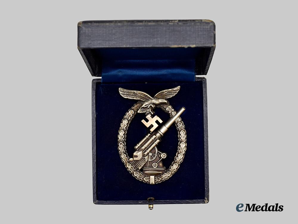 germany,_luftwaffe._a_flak_badge,_with_case,_early_example_by_gustav_brehmer___m_n_c1646