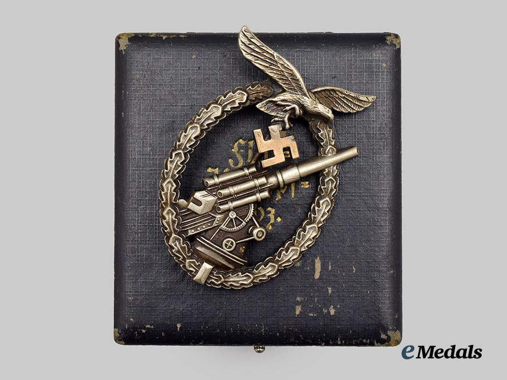 germany,_luftwaffe._a_flak_badge,_with_case,_early_example_by_gustav_brehmer___m_n_c1648