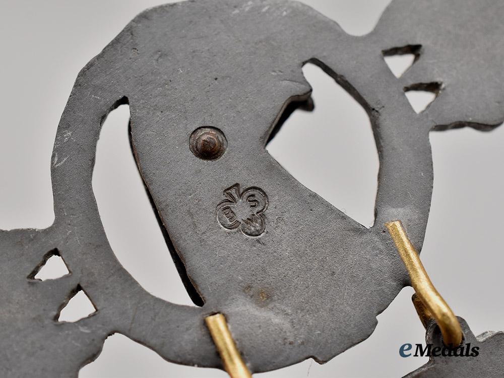 germany,_luftwaffe._a_rare_reconnaissance_clasp,_gold_grade_with200_pendant,_by_brüder_schneider___m_n_c1679