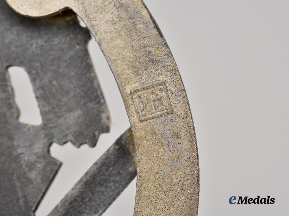 germany,_wehrmacht._a_rare_general_assault_badge,_special_grade_for50_engagements,_by_josef_feix&_söhne___m_n_c1685