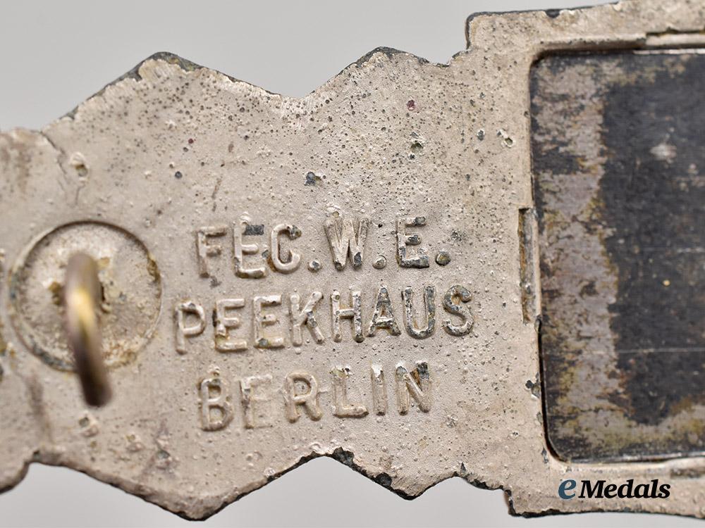 germany,_wehrmacht._a_close_combat_clasp,_silver_grade,_first_pattern_by_a._g._m.u._k.___m_n_c1697