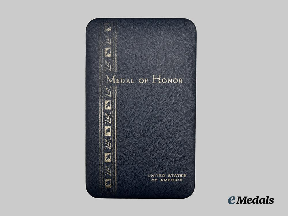 united_states._an_army_medal_of_honor,_type_v_i(1964-present),_cased___m_n_c1740