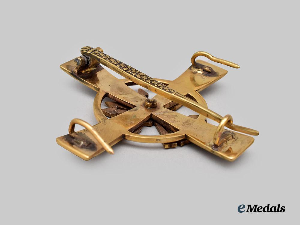 spain,_spanish_state._an_imperial_order_of_the_yoke_and_arrows_badge,_c.1940___m_n_c1820