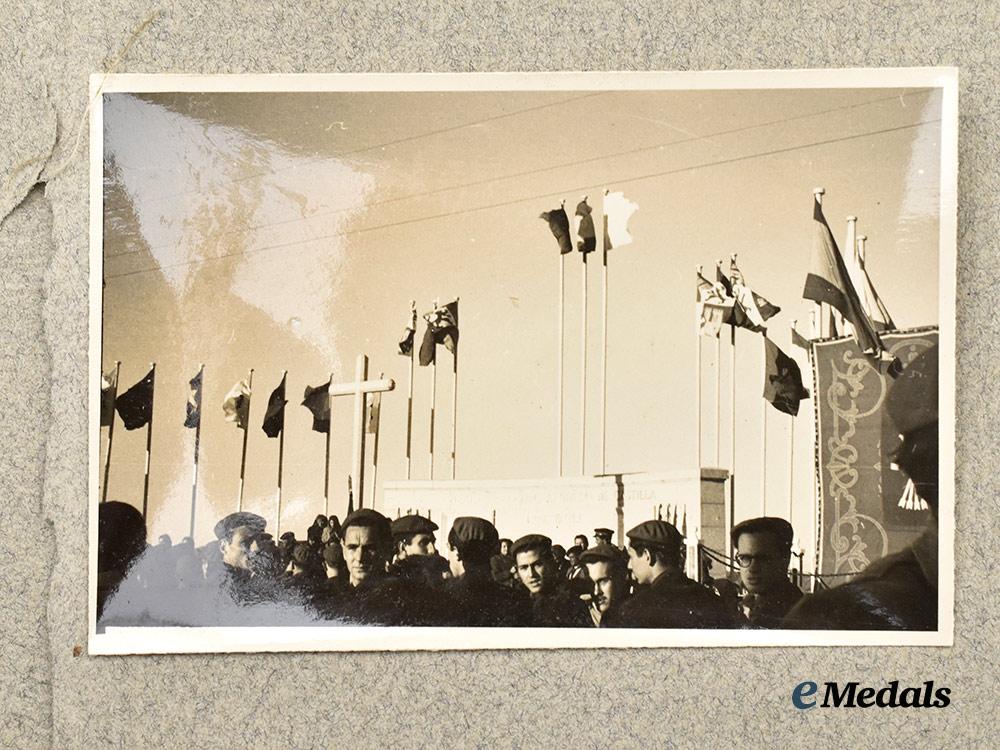 spain,_spanish_state._a_lot_of_awards,_documents,&_photographs_to_a_blue_division_combatant___m_n_c1850