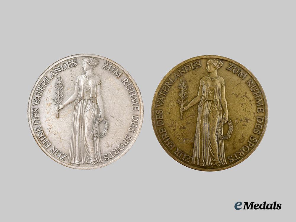 germany,_third_reich._a_pair_of1936_berlin_olympics_commemorative_medallions,_bronze_and_silver_grades___m_n_c2079