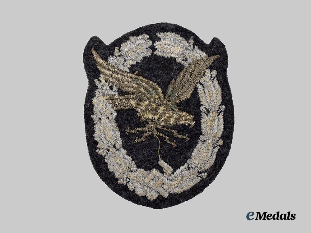 germany,_luftwaffe._a_mint_radio_operator_and_air_gunner_badge,_cloth_version___m_n_c2156