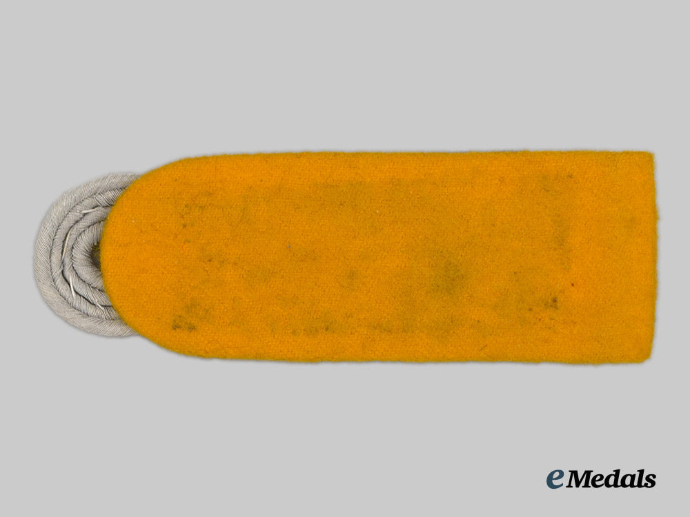 germany,_third_reich._a_single_mint&_unissued_luftwaffe_reich_air_ministry_reserve_major_shoulder_board___m_n_c2204