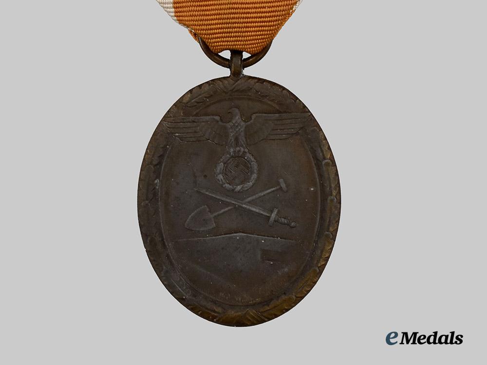 germany,_third_reich._a_west_wall_medal,_with_package,_by_carl_poellath___m_n_c2221