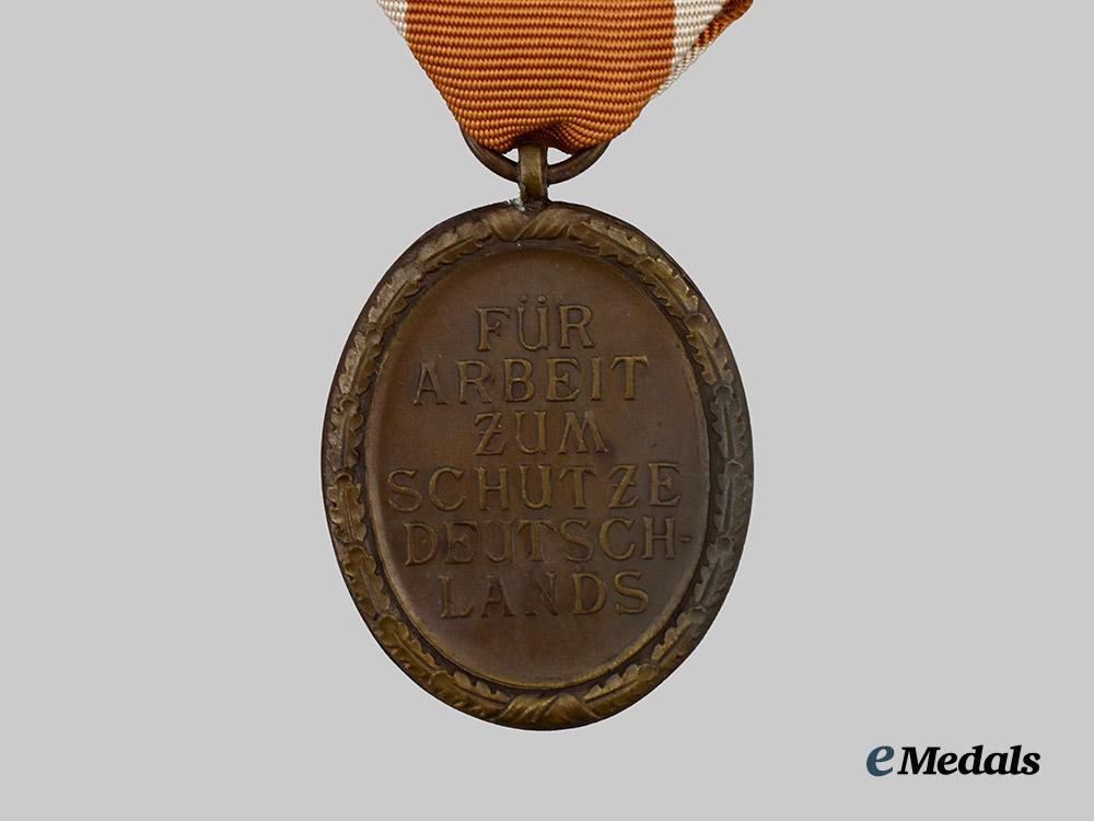 germany,_third_reich._a_west_wall_medal,_with_package,_by_carl_poellath___m_n_c2223