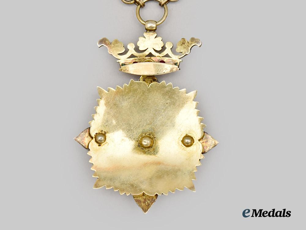 spain,_fascist_state._an_order_of_penitentiary_social_merit,_distinguished_gold_cross_with_collar,_c.1945___m_n_c2255