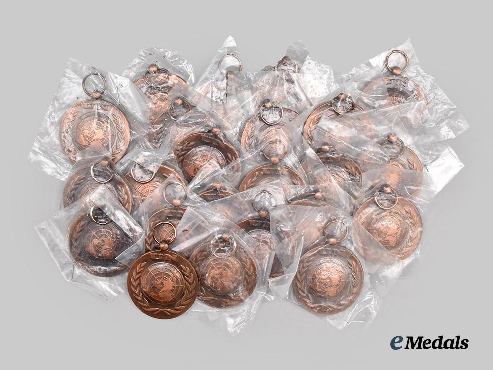 united_kingdom._a_lot_of_twenty_three_united_nations_medals___m_n_c2412