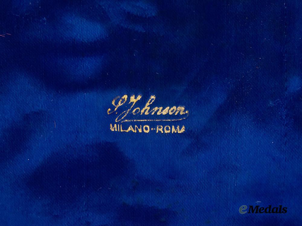 italy._kingdom._a_cased_order_of_the_crown_of_italy_in_gold,_knight_with_miniature,_c.1900___m_n_c2427