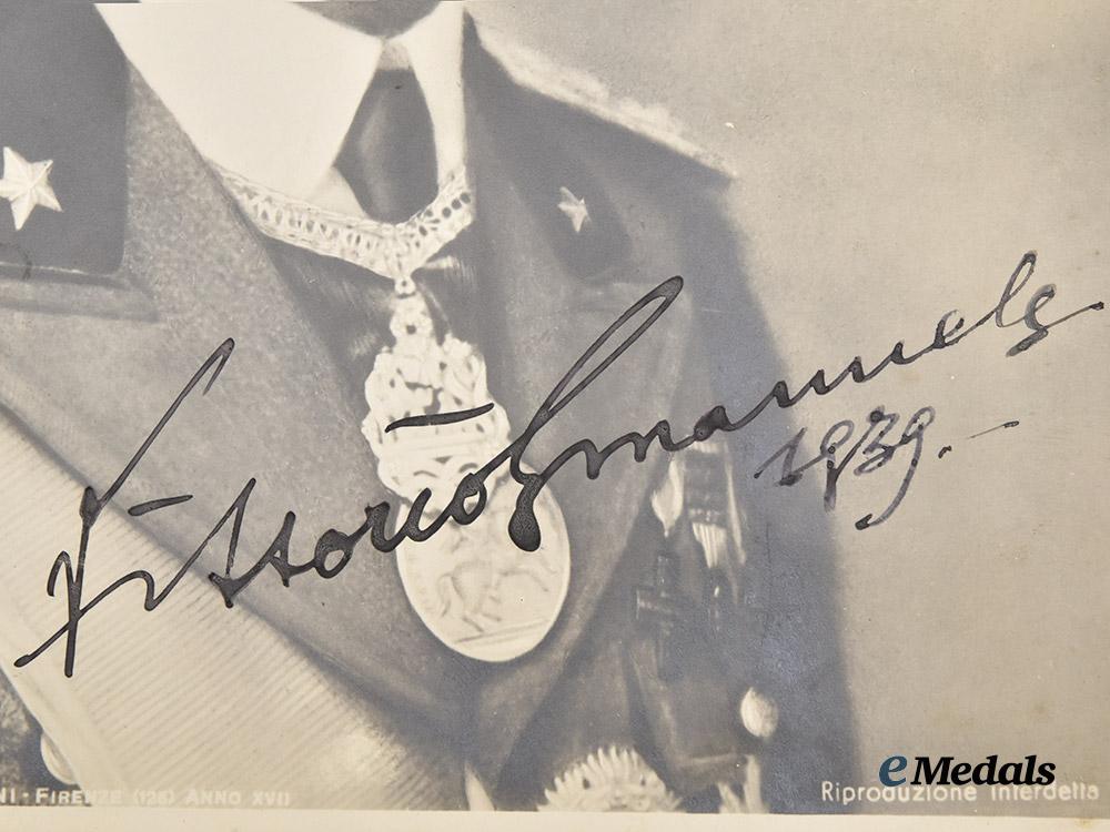 italy,_fascist_state._a_signed_portrait_of_victor_emmanuel_i_i_i,1939___m_n_c2446