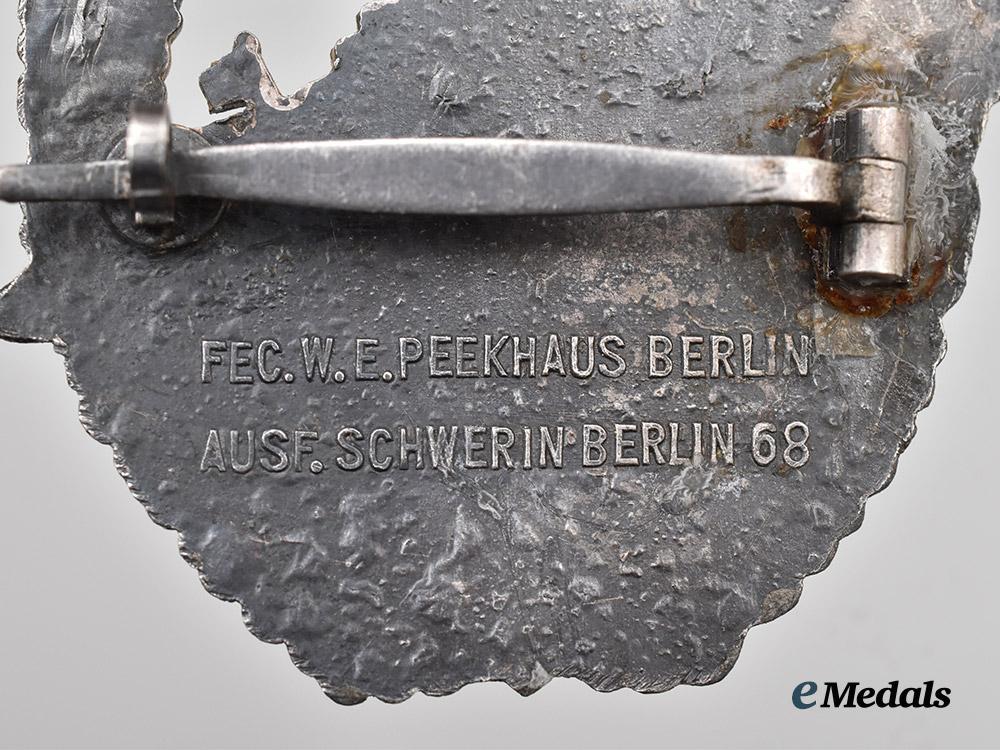 germany,_kriegsmarine._an_s-_boat_war_badge,_second_pattern,_by_schwerin___m_n_c2447