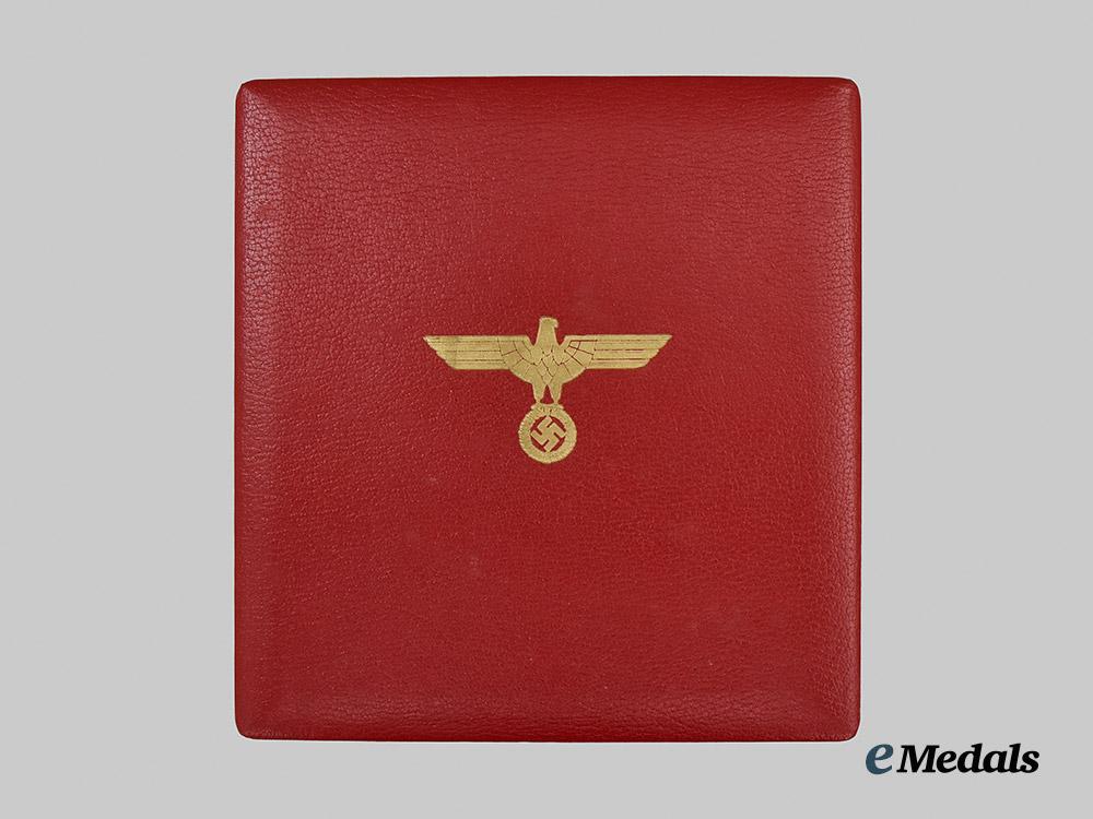 germany,_federal_republic._a_knight’s_cross_of_the_iron_cross_presentation_set,_exhibition_example_with_case,_c.1965___m_n_c2588