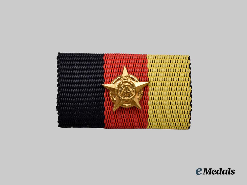 germany,_democratic_republic._a_star_of_peoples'_friendship,_gold_star_with_case___m_n_c2590