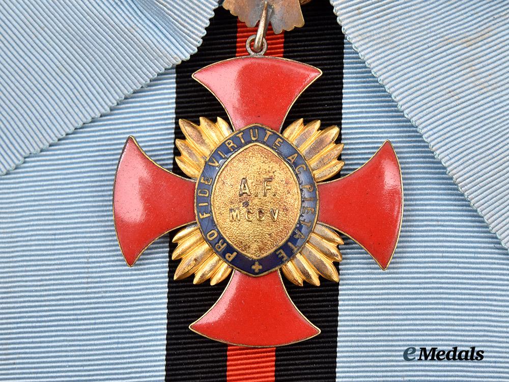 italy,_republic/_international._a_sovereign_military_hospitaller_order_of_saint_john_of_acre_and_saint_thomas,_grand_cross_set_by_alberti&_co.,_in_case___m_n_c2635