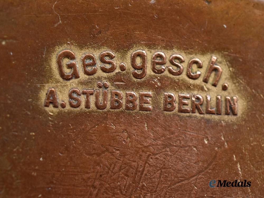 germany,_third_reich._a_german_red_cross_active_membership_badge,_karlsruhe_district,_by_alfred_stübbe___m_n_c2644