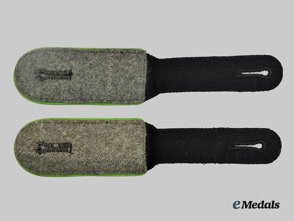 germany,_s_s._a_mint_set_of_waffen-_s_s_gebirgsjäger_enlisted_ranks_shoulder_straps___m_n_c2653