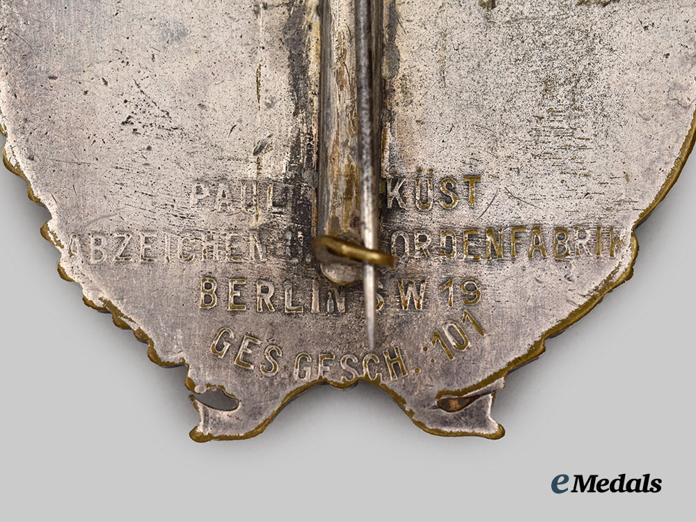 germany,_third_reich._a_schlageter_shield,_second_pattern_with_notable_recipient_photo,_by_paul_küst___m_n_c2674