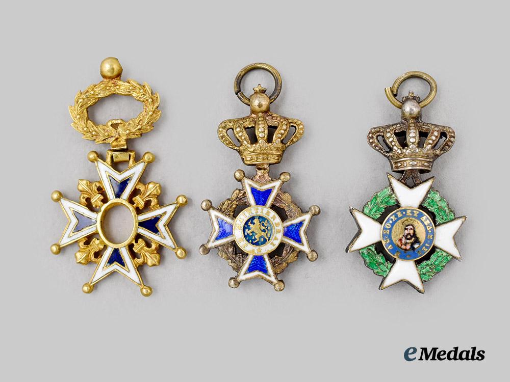 international._a_lot_of_three_miniature_decorations___m_n_c2711