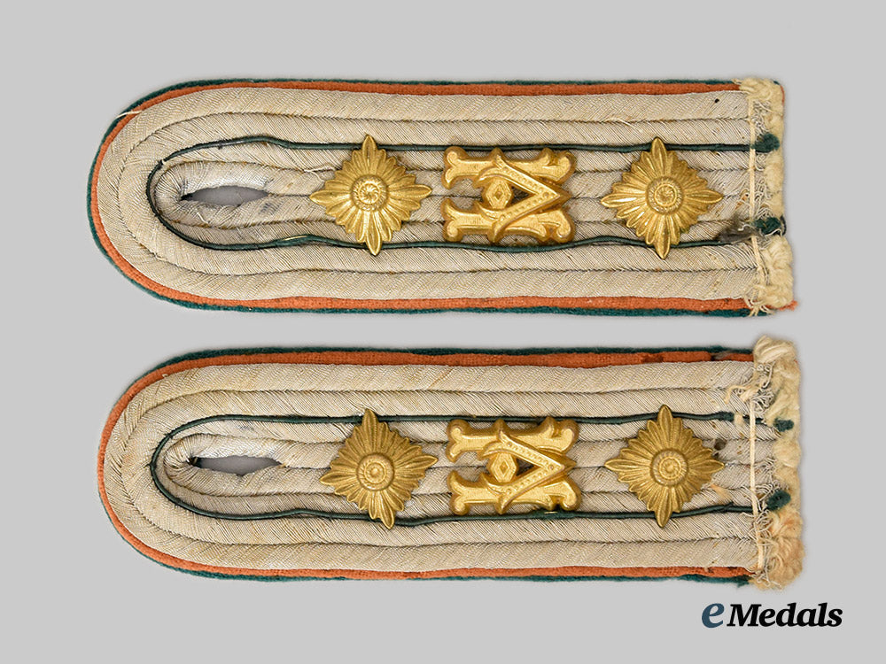 germany,_wehrmacht._a_set_of_wehrmachtbeamte_company_grade_officer_shoulder_boards___m_n_c2734