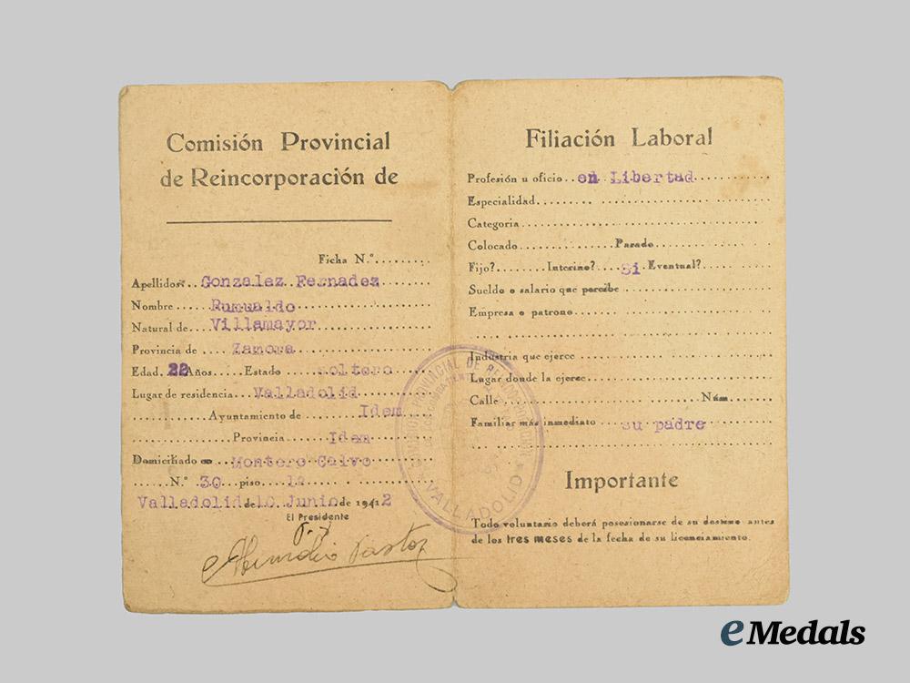 spain,_civil_war._an_old_guard_medal_for_falange_members.___m_n_c2903