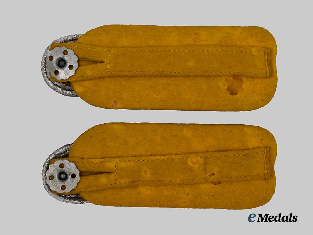 germany,_luftwaffe._a_set_of_flight_personnel_major_shoulder_boards___m_n_c2987