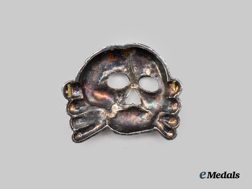germany,_wehrmacht._an_unusual_totenkopf_traditions_badge___m_n_c3007