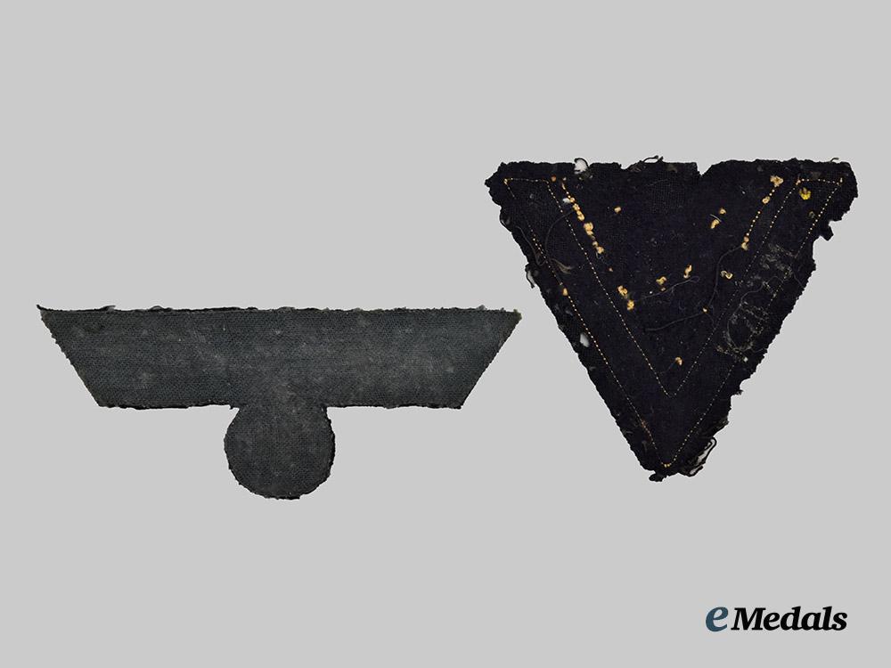 germany,_kriegsmarine._a_pair_of_uniform_insignia___m_n_c3020