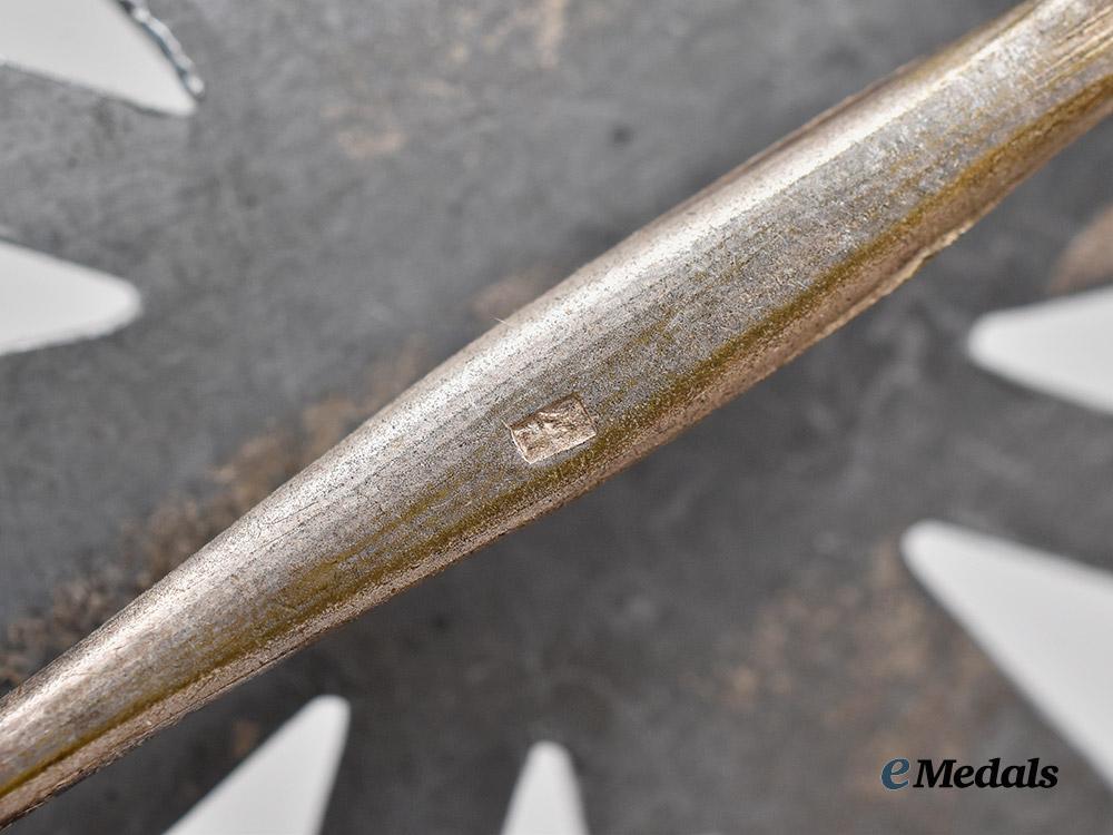 germany,_third_reich._a_pair_of_badges_for_military_and_sports_merit___m_n_c3049