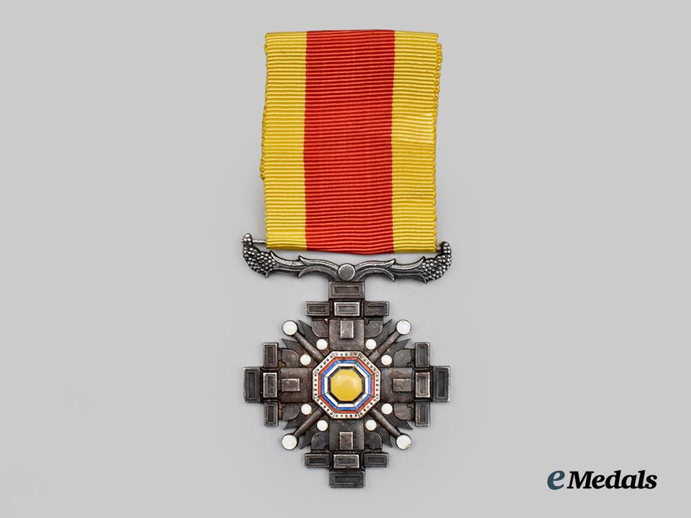 china,_japanese_occupied_manchuko._an_order_of_the_pillars_of_the_state,_v_i_i._class,_c.1940___m_n_c3051