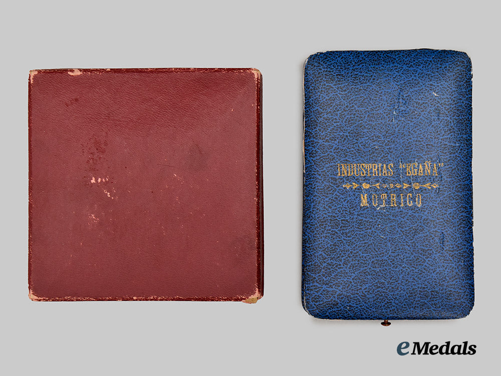 spain,_spanish_state._a_lot_of_two_medal_cases___m_n_c3168