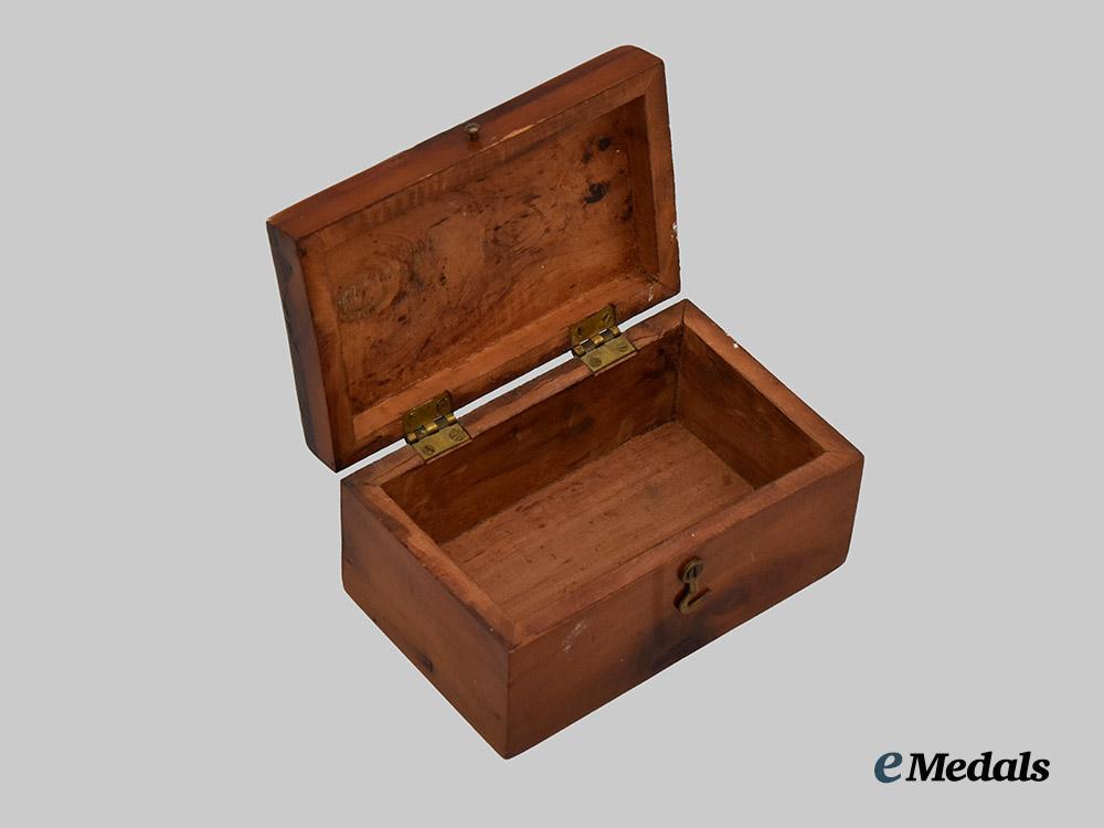 germany,_imperial._a_first_world_war_dedicated_trench_art_box_carved_by_a_german_p_o_w_in_bermuda___m_n_c3172