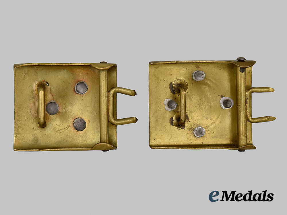 germany,_imperial._a_pair_of1847_pattern_army_belt_buckles___m_n_c3260