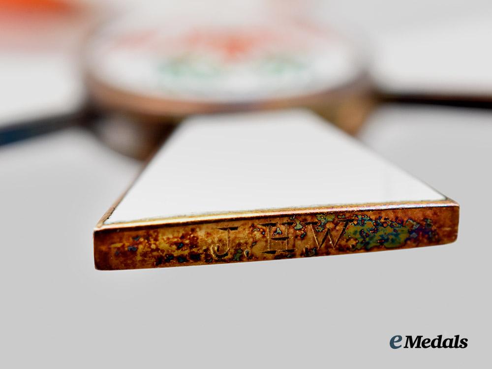 prussia,_kingdom._an_order_of_the_red_eagle_in_gold,_third_class,_c.1900___m_n_c3264