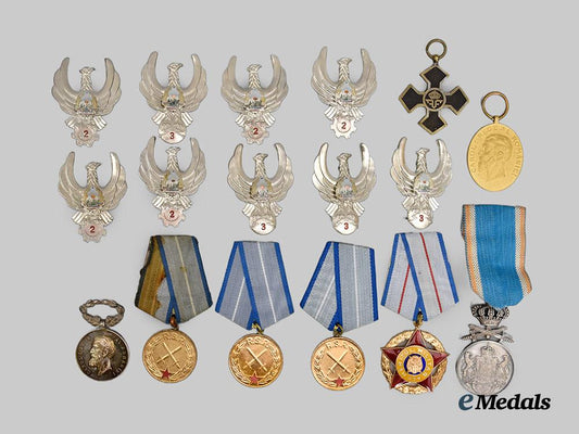 romania._a_lot_of_medals,_badges,&_insignia___m_n_c3376