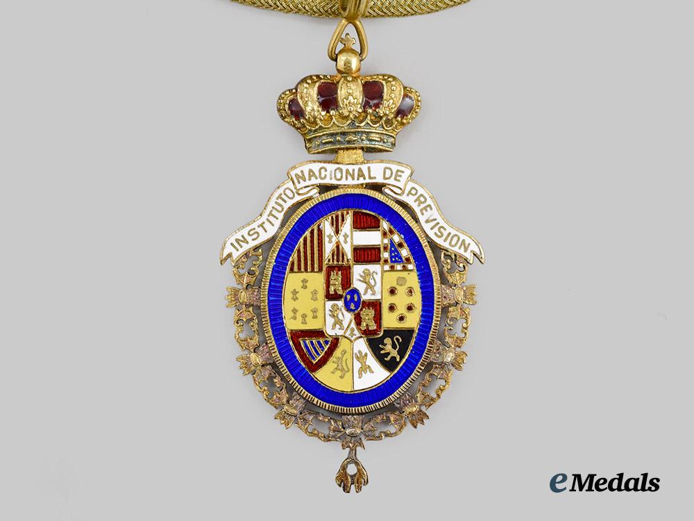 spain,_kingdom._a_decoration_of_the_national_institute_of_social_security,_by_villanueva_u_j_o_y_e_r_o_s___m_n_c3468