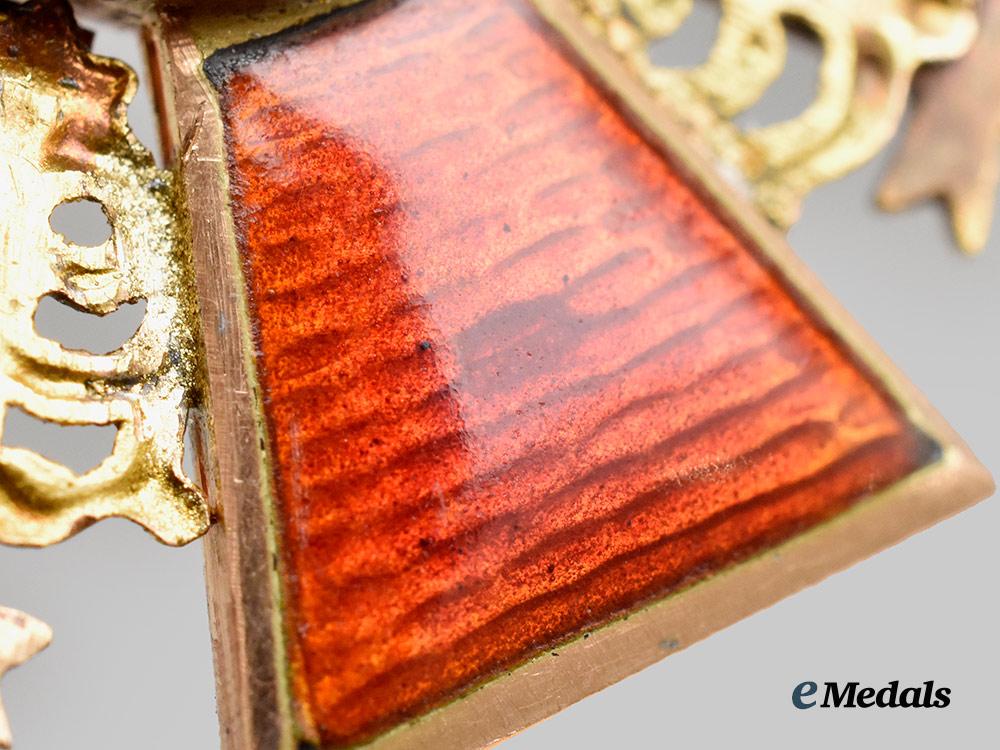 russia,_imperial._an_order_of_st._anne_in_gold,_i_i_i_class_with_swords,_c.1910___m_n_c3589